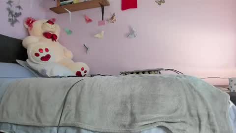 Snapshot of leynamadrigal chatting on 27, 10, 2025 Leyna online show from 27, 10, 2025