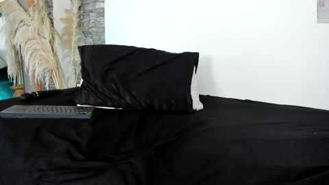 Lia James online show from 7, 3, 2026