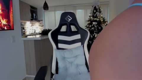 Snapshot of lia_girl2 chatting on 16, 12, 2025 Lia online show from 16, 12, 2025