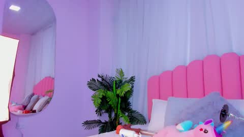 lia_queen18 online show from 5, 11, 2025