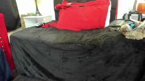 Lia Taylor online show from 10, 2, 2025