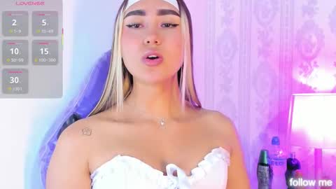 Snapshot of liaa_18 chatting on 4, 12, 2025 Liaa online show from 4, 12, 2025