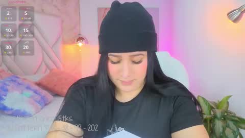 Lia Cox online show from 4, 3, 2026