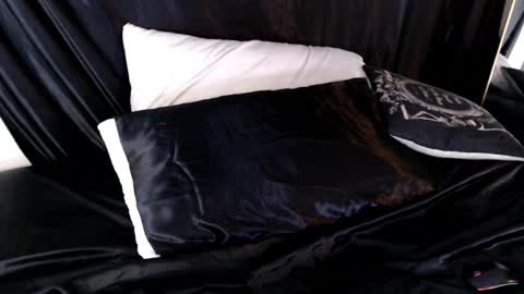 Snapshot of liadivina chatting on 8, 2, 2025 Lia Divina online show from 8, 2, 2025