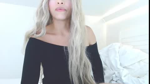 Snapshot of liadivina chatting on 19, 11, 2025 Lia Divina online show from 19, 11, 2025