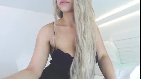 Snapshot of liadivina chatting on 23, 11, 2025 Lia Divina online show from 23, 11, 2025