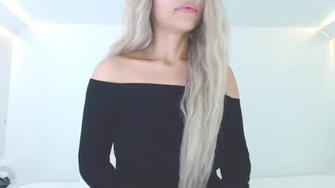 Snapshot of liadivina chatting on 25, 11, 2025 Lia Divina online show from 25, 11, 2025