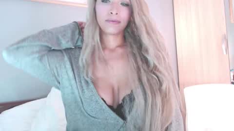 Snapshot of liadivina chatting on 1, 12, 2025 Lia Divina online show from 1, 12, 2025