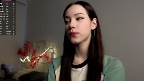 Lia  online show from 12, 4, 2026