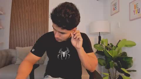 Liam Collins online show from 7, 10, 2025