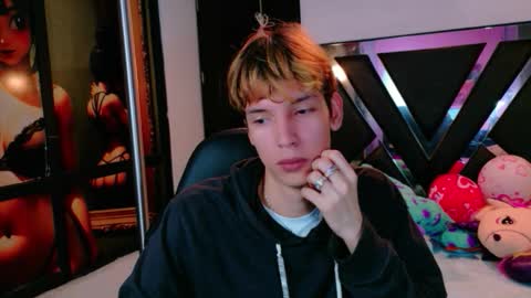 liam_green1 online show from 17, 2, 2026