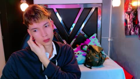 liam_green1 online show from 23, 2, 2026