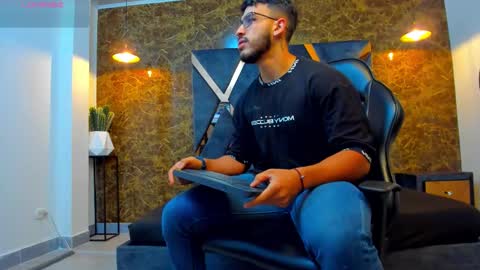 Snapshot of liam_kleiin chatting on 11, 9, 2025 LIAM KLEIN online show from 11, 9, 2025