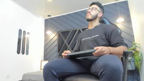 Snapshot of liam_kleiin chatting on 29, 9, 2025 LIAM KLEIN online show from 29, 9, 2025