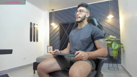 Snapshot of liam_kleiin chatting on 18, 10, 2025 LIAM KLEIN online show from 18, 10, 2025