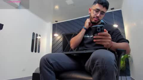 Snapshot of liam_kleiin chatting on 23, 10, 2025 LIAM KLEIN online show from 23, 10, 2025