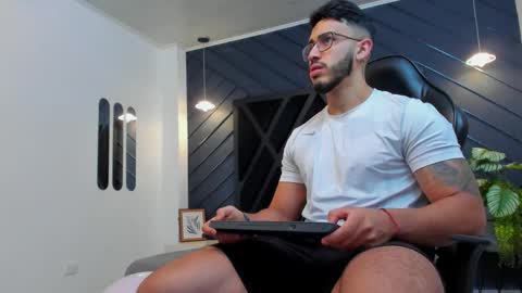 Snapshot of liam_kleiin chatting on 1, 11, 2025 LIAM KLEIN online show from 1, 11, 2025