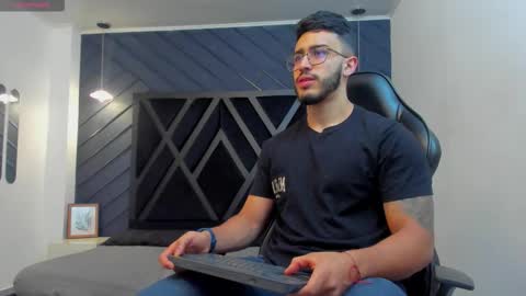 Snapshot of liam_kleiin chatting on 13, 11, 2025 LIAM KLEIN online show from 13, 11, 2025