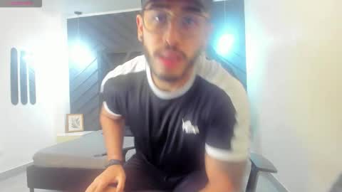 Snapshot of liam_kleiin chatting on 15, 11, 2025 LIAM KLEIN online show from 15, 11, 2025