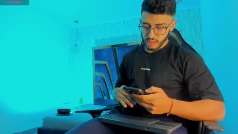 Snapshot of liam_kleiin chatting on 27, 11, 2025 LIAM KLEIN online show from 27, 11, 2025