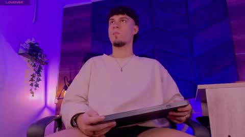 Liam Thunder online show from 10, 11, 2025