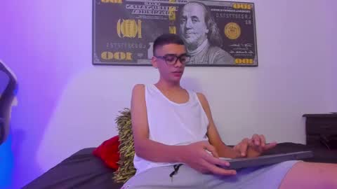 Snapshot of lian_23_ chatting on 12, 3, 2025 online show from 12, 3, 2025