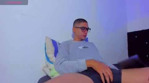 Snapshot of lian_23_ chatting on 27, 10, 2025 online show from 27, 10, 2025