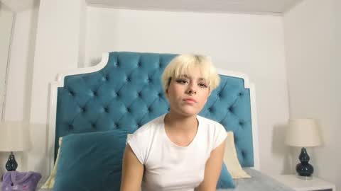 Snapshot of liavivumi chatting on 16, 10, 2025 Lia Vivumi online show from 16, 10, 2025