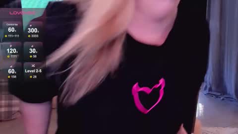 Snapshot of libby_nora chatting on 8, 9, 2025 Libby online show from 8, 9, 2025