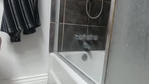 lickurlipz1 online show from 5, 2, 2026