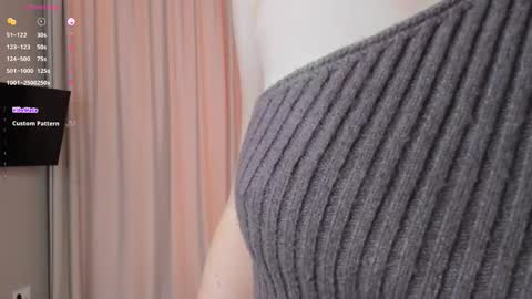 Snapshot of lienphay chatting on 15, 12, 2025 Caroline online show from 15, 12, 2025