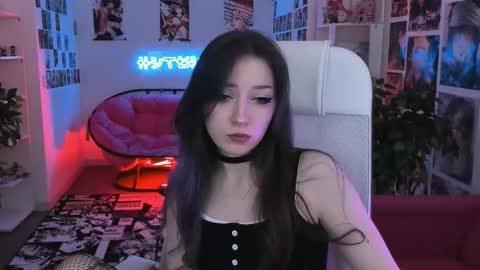 Snapshot of lii_luu chatting on 4, 11, 2025 LiLu online show from 4, 11, 2025