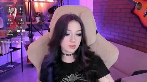 Snapshot of lii_luu chatting on 12, 11, 2025 LiLu online show from 12, 11, 2025