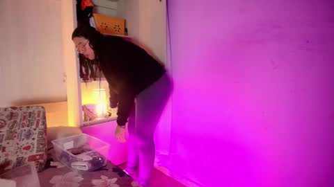         online show from 17, 2, 2025