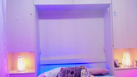         online show from 28, 2, 2025