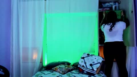         online show from 1, 10, 2025