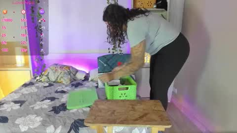 Snapshot of liiavega chatting on 18, 11, 2025 online show from 18, 11, 2025