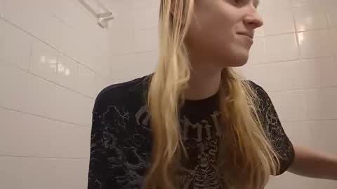 Snapshot of lil_gem chatting on 18, 1, 2026 lil gemmie online show from 18, 1, 2026