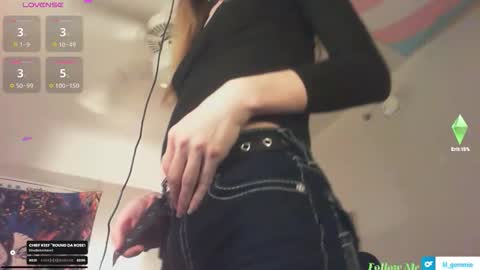 Snapshot of lil_gem chatting on 24, 2, 2026 lil gemmie online show from 24, 2, 2026