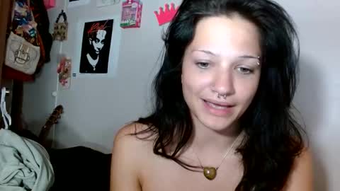 lil_luluvert online show from 15, 4, 2026