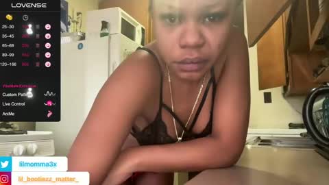 Snapshot of lil_momma422 chatting on 15, 12, 2024 MOMMA LUV online show from 15, 12, 2024