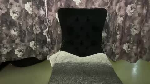 Snapshot of lil_momma422 chatting on 1, 11, 2025 MOMMA LUV online show from 1, 11, 2025