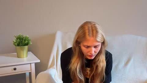 Snapshot of lil_tasty33 chatting on 14, 9, 2025 Emma online show from 14, 9, 2025