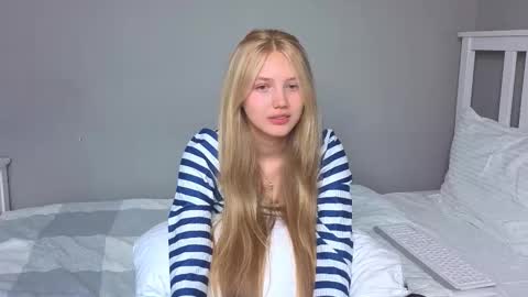 Snapshot of lil_tasty33 chatting on 24, 9, 2025 Emma online show from 24, 9, 2025