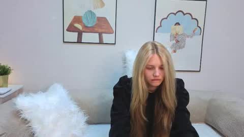 Snapshot of lil_tasty33 chatting on 25, 9, 2025 Emma online show from 25, 9, 2025