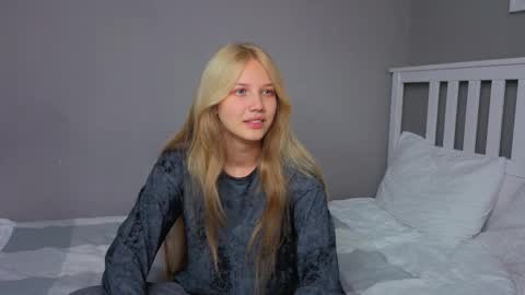 Snapshot of lil_tasty33 chatting on 13, 10, 2025 Emma online show from 13, 10, 2025