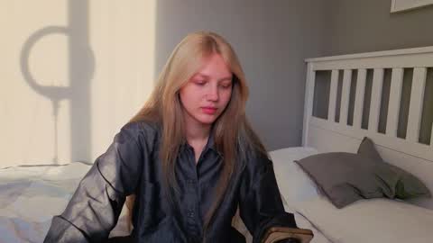 Snapshot of lil_tasty33 chatting on 15, 10, 2025 Emma online show from 15, 10, 2025