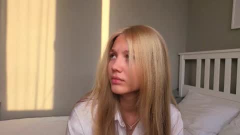 Snapshot of lil_tasty33 chatting on 21, 10, 2025 Emma online show from 21, 10, 2025