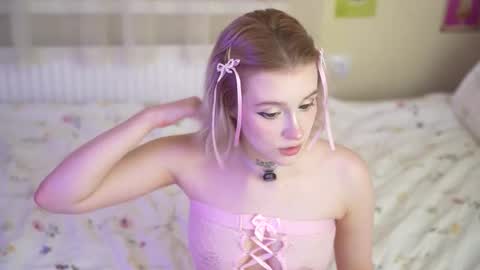 Snapshot of lil_tweety chatting on 15, 11, 2025 Rina online show from 15, 11, 2025