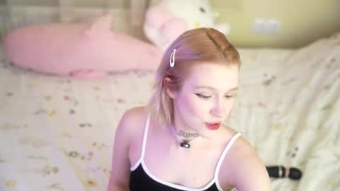 Snapshot of lil_tweety chatting on 27, 11, 2025 Rina online show from 27, 11, 2025